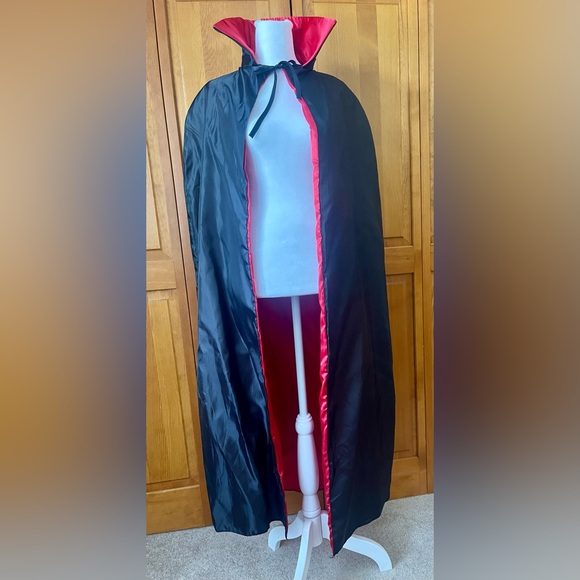 Black satin cape with stand up collar - Picture 1 of 3